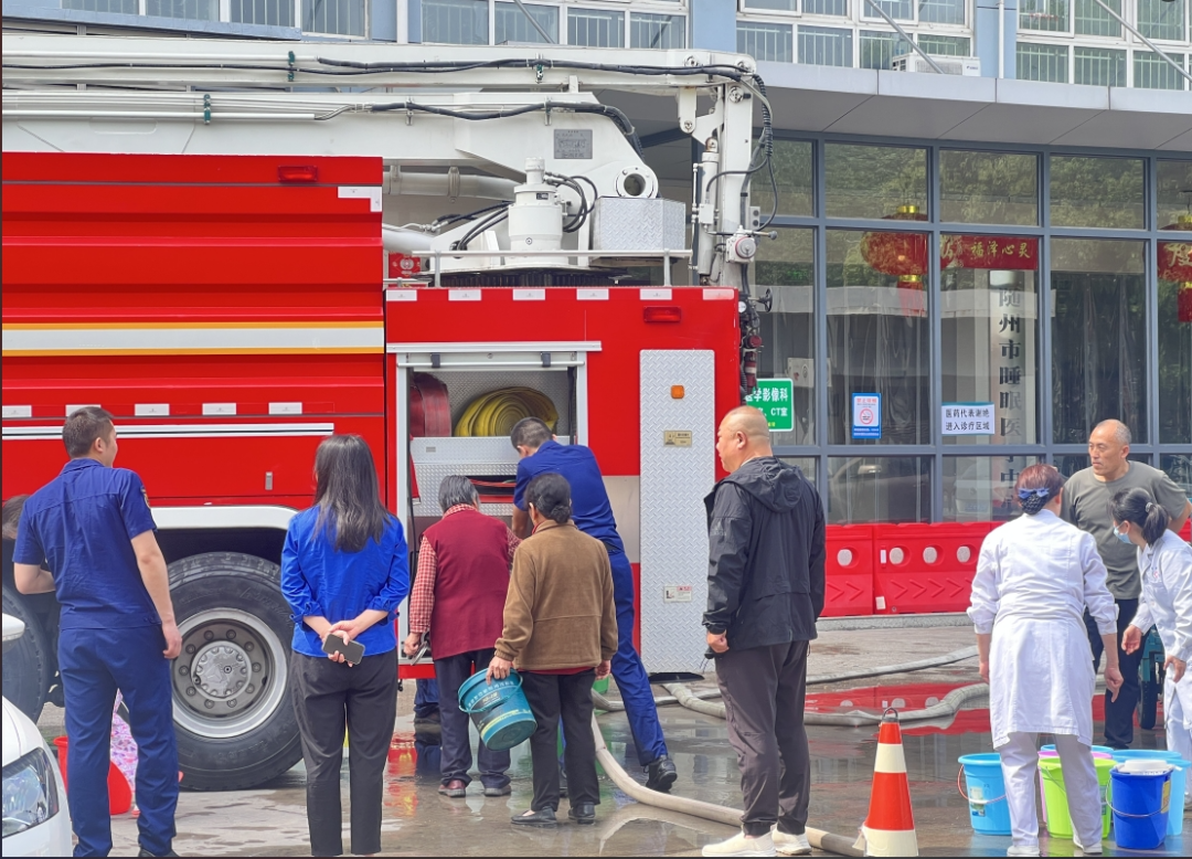 应急抢修显速度 送水服务暖人心