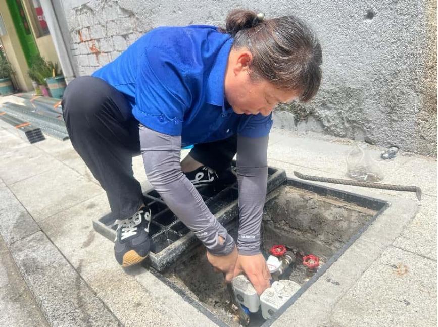 鏖战高温守初心 40℃+下的“供水铁军”